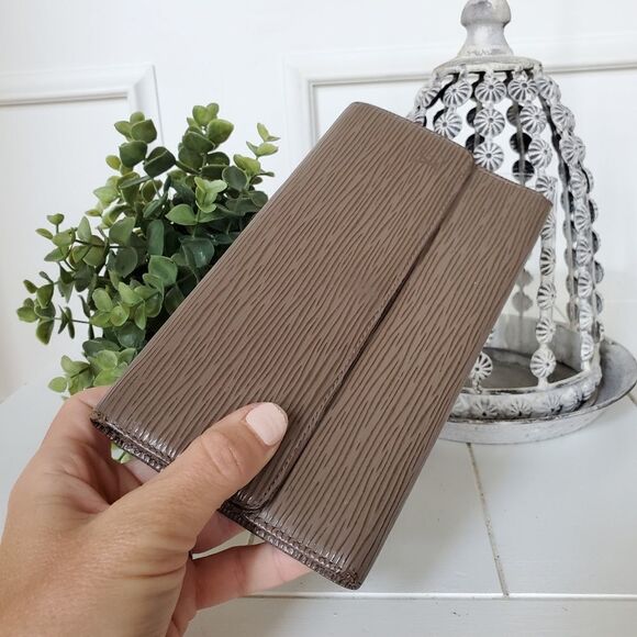Louis Vuitton Gray Epi International Wallet - Picture 3 of 16